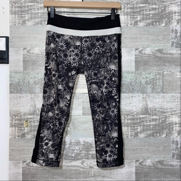 Lululemon run inspire crop leggings 4 floral - Picture 2 of 10